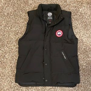 AUTHENTIC Black Canada Goose down youth vest size large (14-16) (New Con…